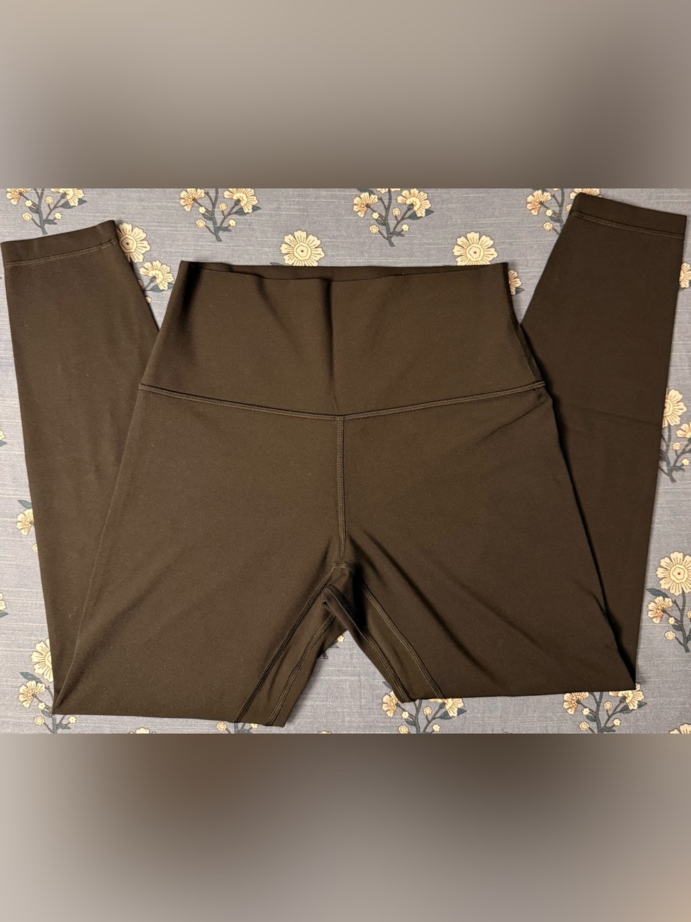 Lululemon Align Crop 23” – Women’s Size 8 – Black – EUC